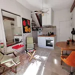Joli Cocon Avec Terrasse Dans Le Marais