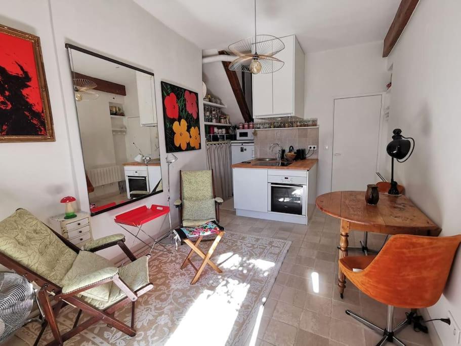 Joli Cocon Avec Terrasse Dans Le Marais Appartamento *