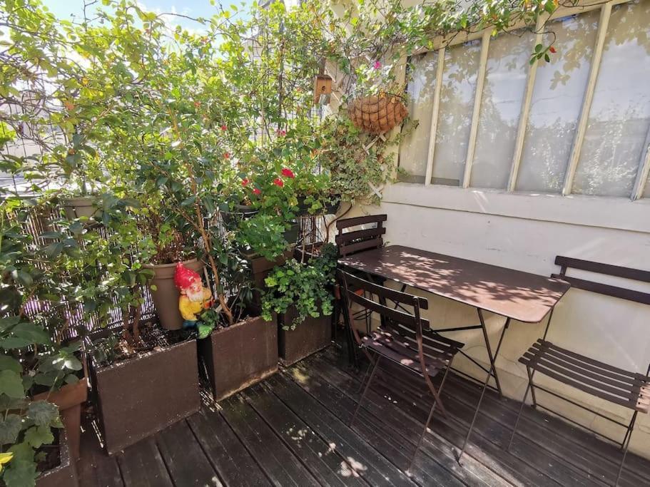 Joli Cocon Avec Terrasse Dans Le Marais *
